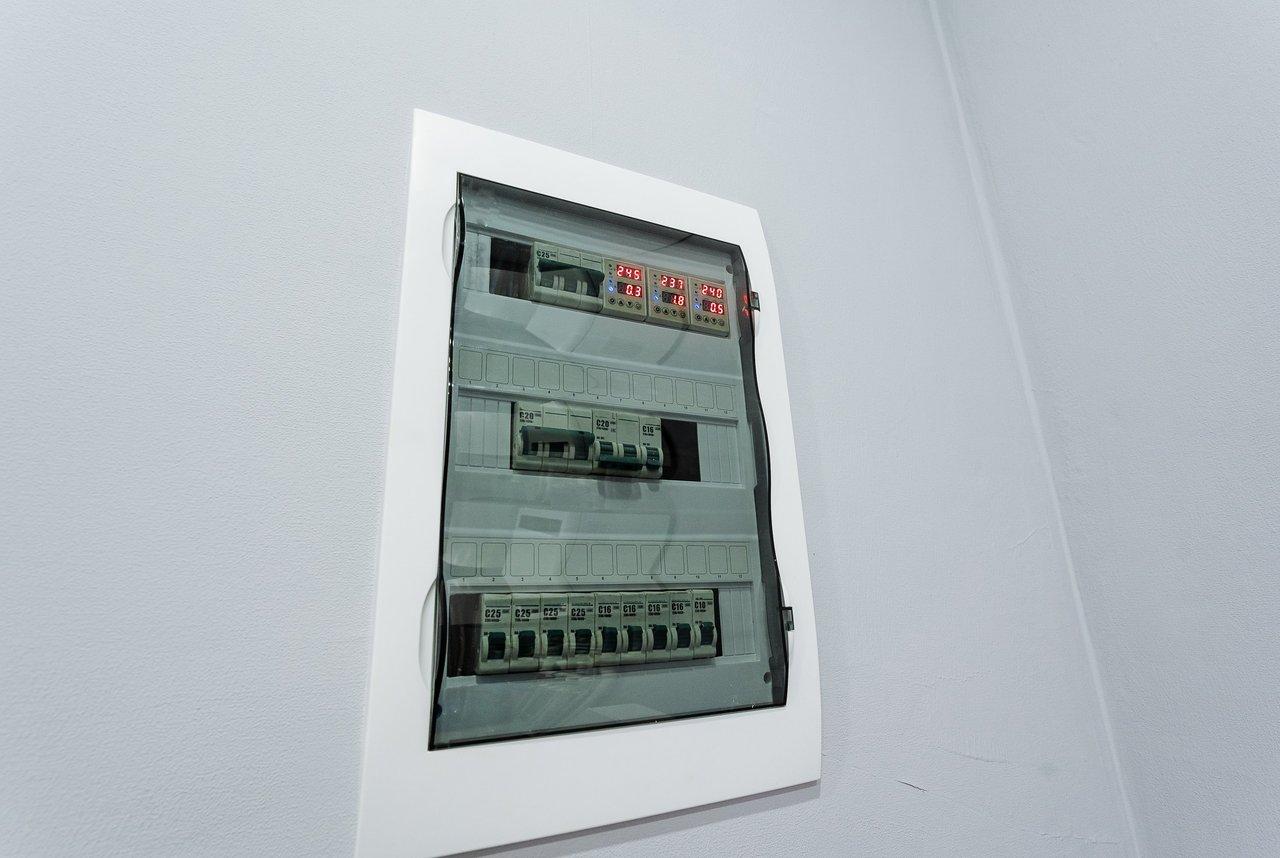Remplacement d'un tableau électrique moderne pour assurer la conformité et la sécurité du logement.